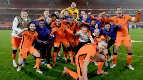 斯特鲁斯妙传助攻，阿伦空中暴扣得手